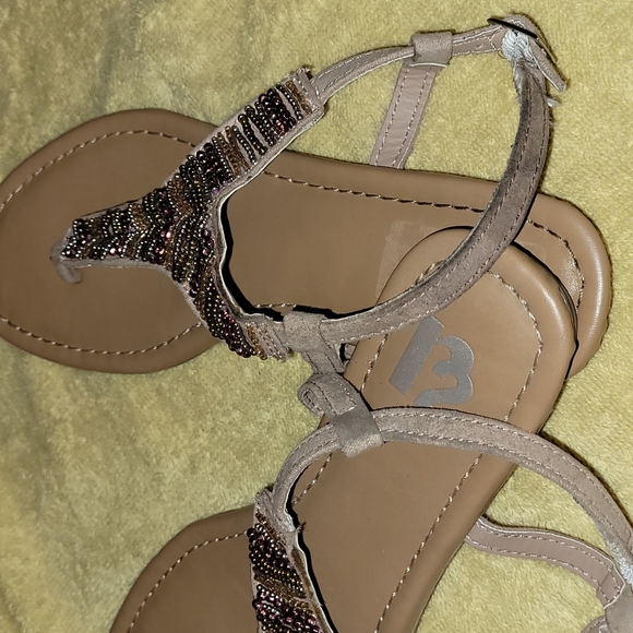 Beaded sandals. - Picture 6 of 9